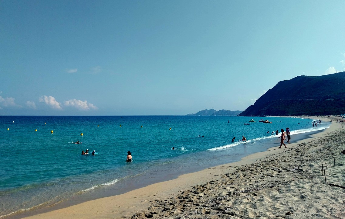 Plage de Lozari en Balagne, Corse – détente et baignade