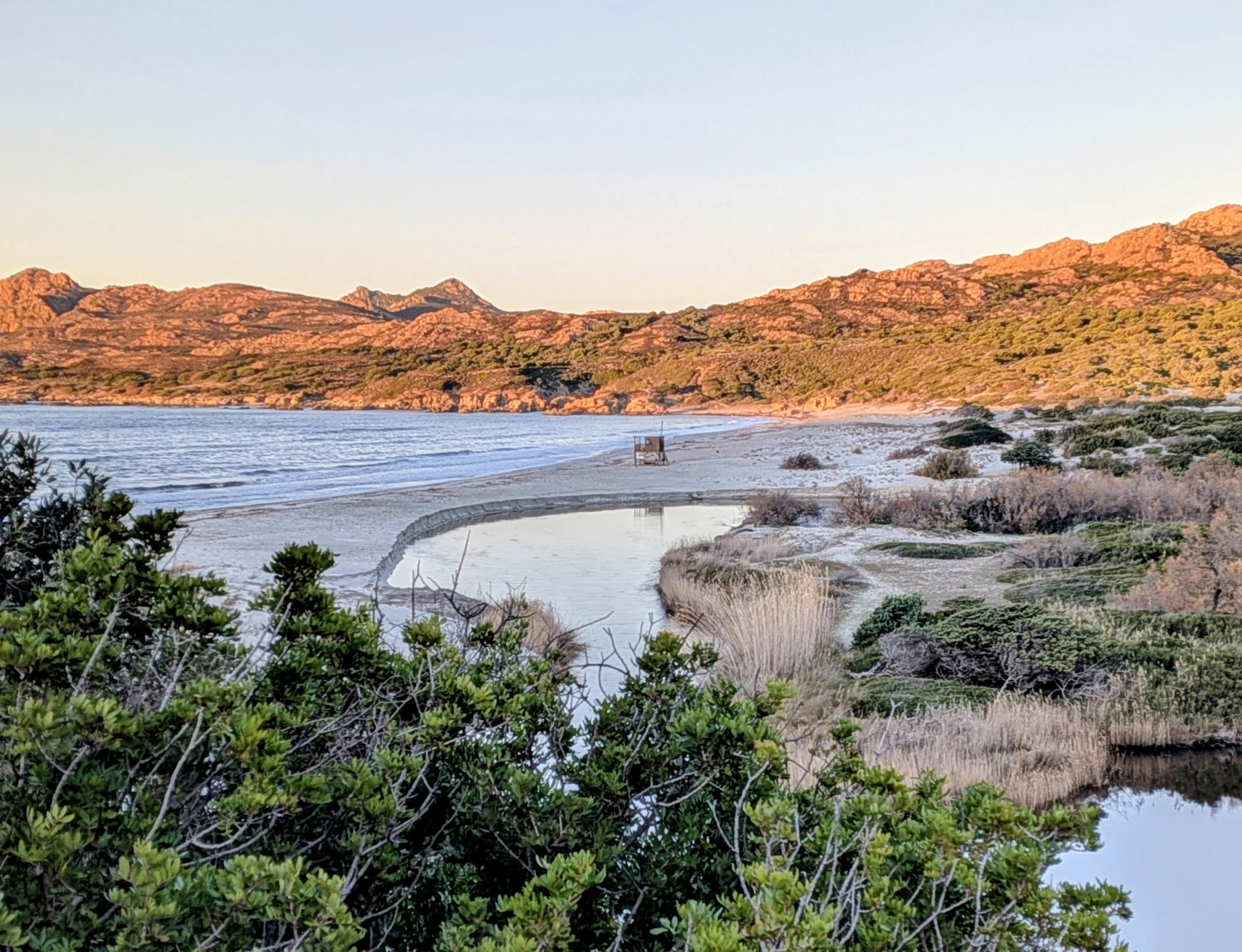 Randonnée dans le maquis corse proche de Belgodère